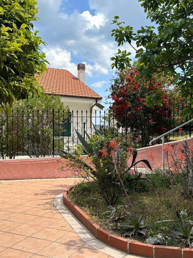 Villa Rosa Giustenice 外观 照片